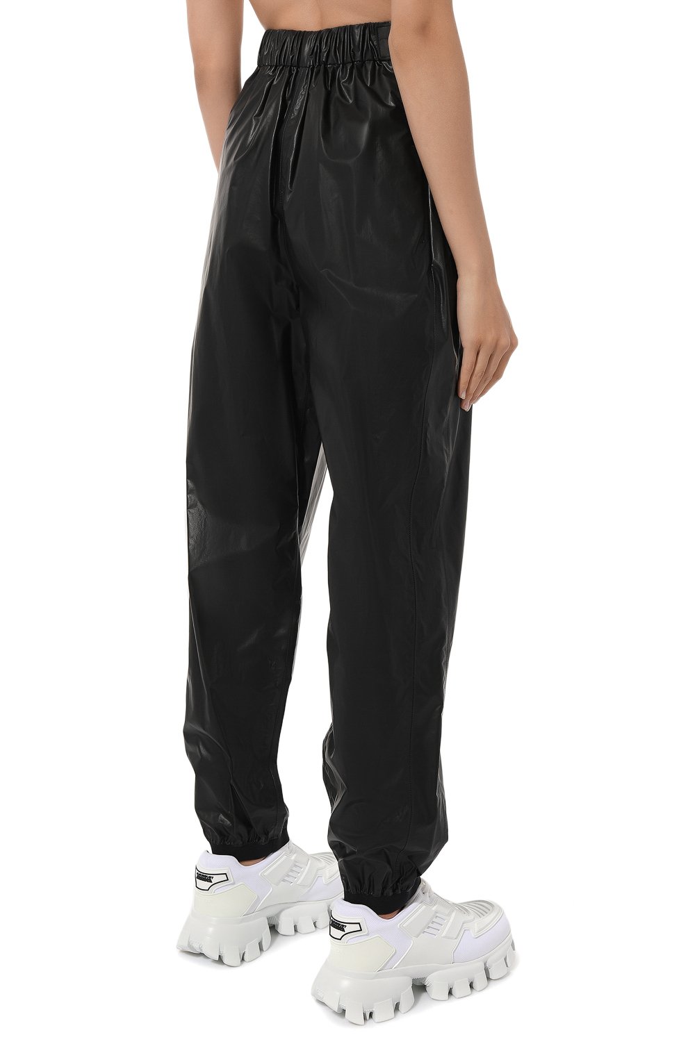 Джоггеры prada linea rossa PRADA черного цвета по цене 120000 руб., арт. 22T785-1T2Y-F0002-201, фото 4 Джоггеры prada linea rossa PRADA, арт. 22T785-1T2Y-F0002-201, фото 4