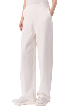 Женские хлопковые брюки EMPORIO ARMANI белого цвета, арт. EW000888/AF12538 | Фото 3 (Материал сплава: Проставлено; Драгоценные камни: Проставлено; Длина (брюки, джинсы): Стандартные; Силуэт Ж (брюки и джинсы): Широкие; Женское Кросс-КТ: Брюки-одежда; Стили: Спорт-шик; Материал внешний: Хлопок)