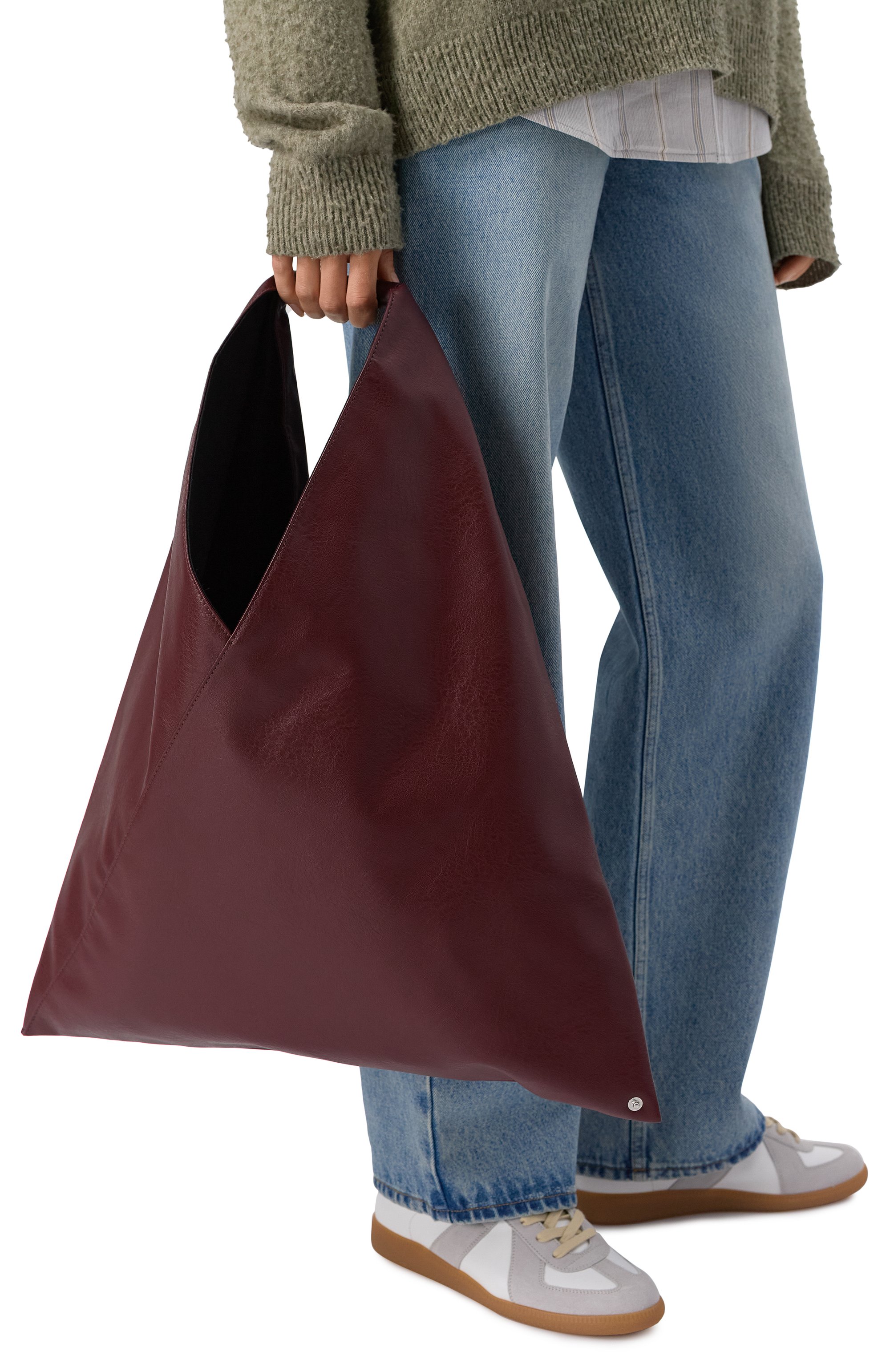 Сумка classic japanese MM6 бордового цвета по цене 46150 руб., арт. S54WD0039/P8396, фото 2 Сумка classic japanese MM6, арт. S54WD0039/P8396, фото 2