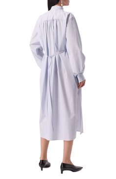 Женское хлопковое платье JIL SANDER голубого цвета, арт. J04CT0108-J45178 | Фото 4 (Длина Ж (юбки, платья, шорты): Миди; Материал внешний: Хлопок; Рукава: Длинные; Женское Кросс-КТ: Платье-одежда; Случай: Повседневный; Стили: Кэжуэл)