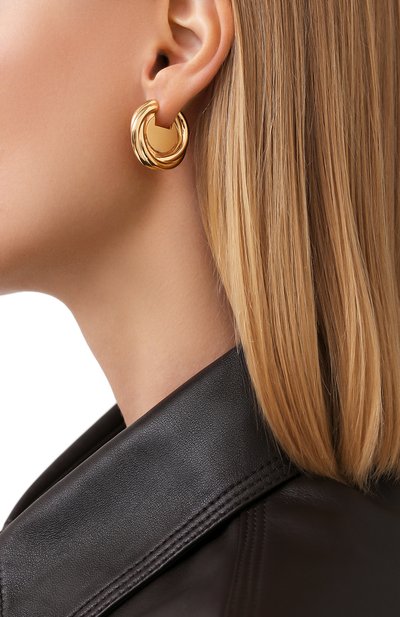 Серьги BOTTEGA VENETA золотого цвета по цене 72100 руб., арт. 628941/VAHU0, фото 2 Серьги BOTTEGA VENETA, арт. 628941/VAHU0, фото 2