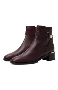 Темно-бордовый