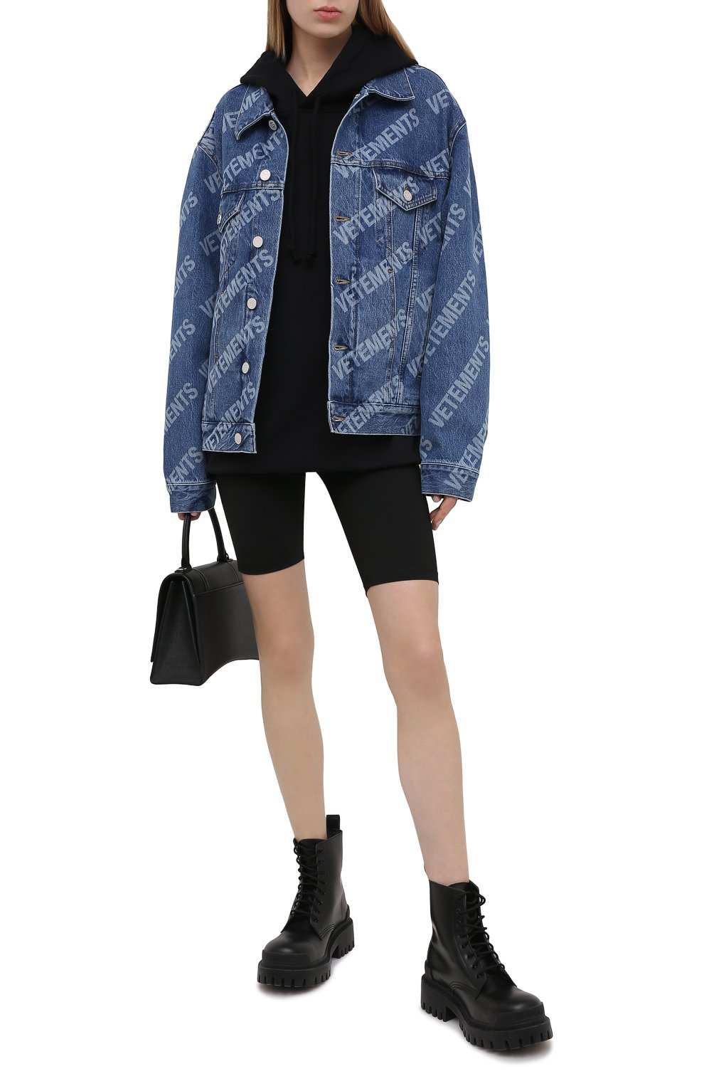 Джинсовая куртка VETEMENTS голубого цвета по цене 199500 руб., арт. UE51JA350B 2803/W, фото 2 Джинсовая куртка VETEMENTS, арт. UE51JA350B 2803/W, фото 2