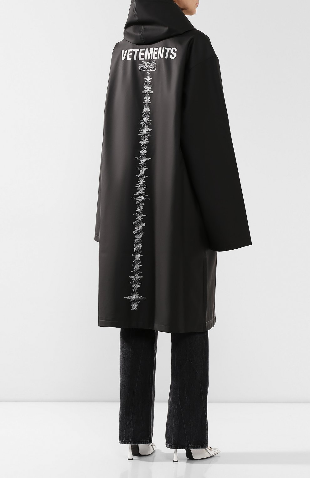 Плащ star wars x vetements VETEMENTS черного цвета по цене 89950 руб., арт. USW21JA026 1300/W, фото 4 Плащ star wars x vetements VETEMENTS, арт. USW21JA026 1300/W, фото 4