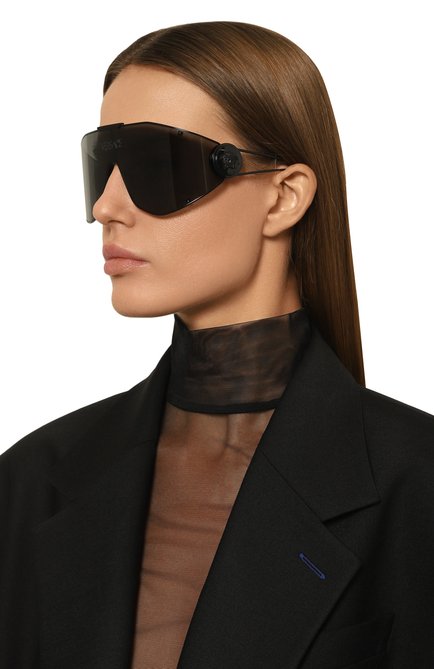 Женские солнцезащитные очки VERSACE черного цвета, арт. 2268-143387 | Фото 2 (Региональные ограничения белый список (Axapta Mercury): Не проставлено; Нос: Не проставлено)