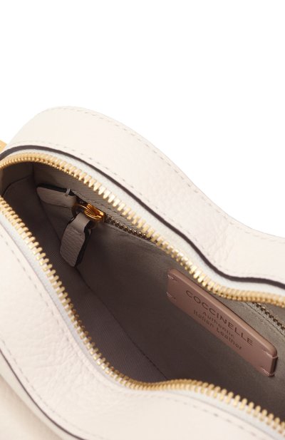 Сумка beat soft mini COCCINELLE кремового цвета по цене 32450 руб., арт. E1MF6550101, фото 5 Сумка beat soft mini COCCINELLE, арт. E1MF6550101, фото 5