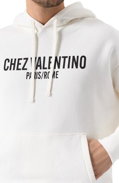 Мужской хлопковое худи VALENTINO кремового цвета, арт. 6V3MF28NAPJ | Фото 5 (Драгоценные камни: Проставлено; Материал сплава: Проставлено; Длина (для топов): Стандартные; Рукава: Длинные; Материал внешний: Хлопок; Принт: С принтом; Стили: Кэжуэл; Мужское Кросс-КТ: Худи-одежда)