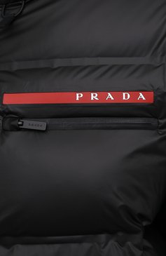 Мужская пуховик PRADA черного цвета, арт. SGB574-1T2Y-F0002-202 | Фото 5 (Мужское Кросс-КТ: пуховик-короткий; Региональные ограничения белый список (Axapta Mercury): Не проставлено; Материал внешний: Синтетический материал; Материал сплава: Проставлено; Нос: Не проставлено; Стили: Спорт-шик; Длина (верхняя одежда): Короткие; Кросс-КТ: другое)