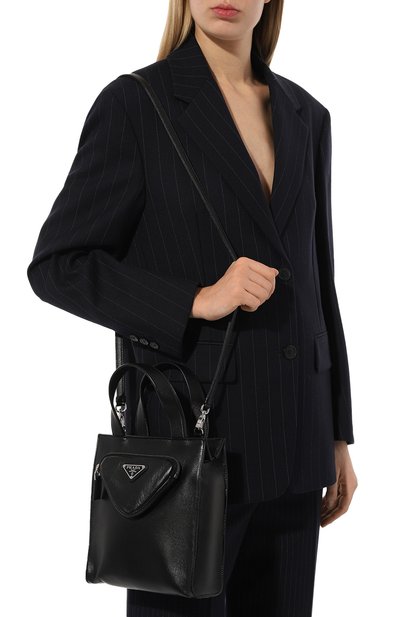 Сумка-тоут triangle PRADA черного цвета по цене 180000 руб., арт. 1BG418-2DX8-F0002-MTO, фото 2 Сумка-тоут triangle PRADA, арт. 1BG418-2DX8-F0002-MTO, фото 2