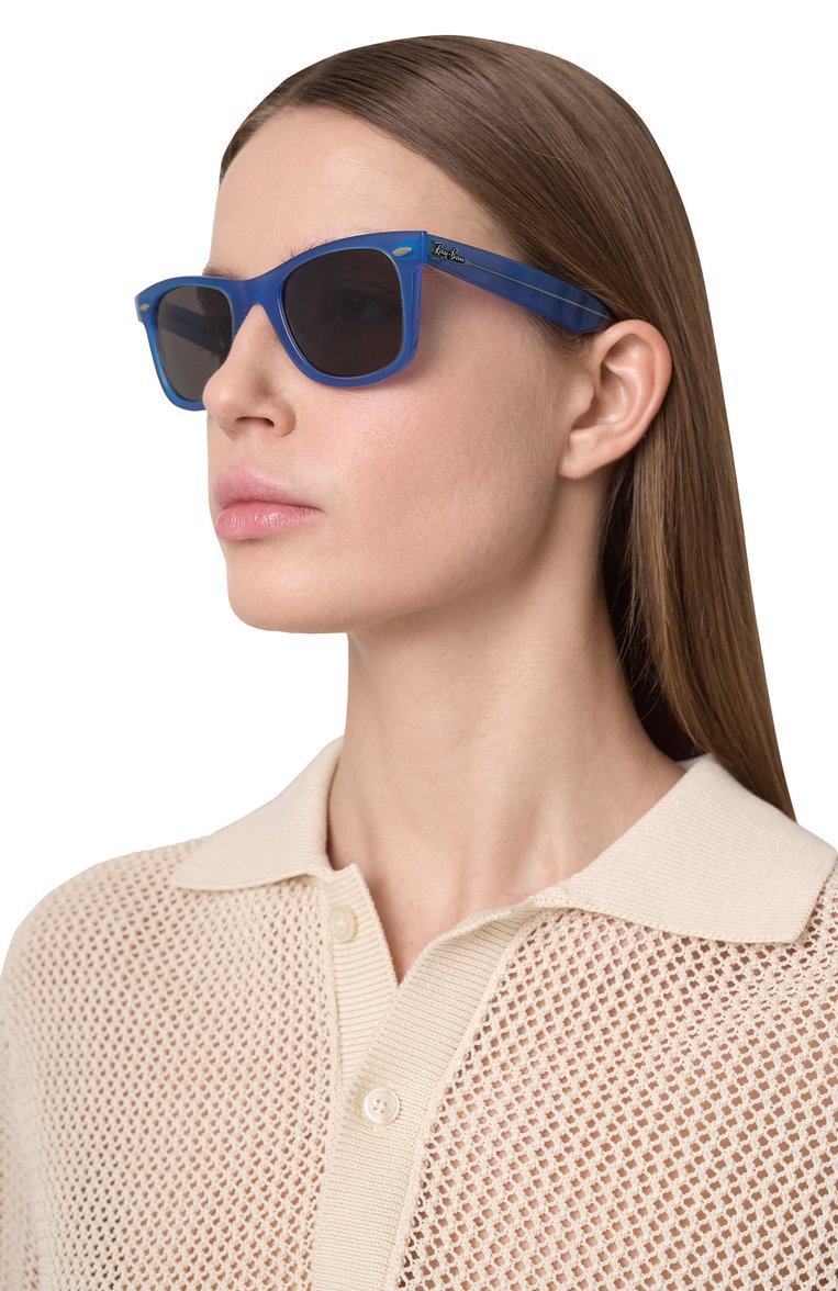 Женские солнцезащитные очки RAY-BAN синего цвета, арт. 2140-1409B1 | Фото 2 (Региональные ограничения белый список (Axapta Mercury): Не проставлено; Нос: Не проставлено; Материал: Пластик; Тип очков: С/з; Очки форма: Квадратные; Оптика Гендер: оптика-женское)