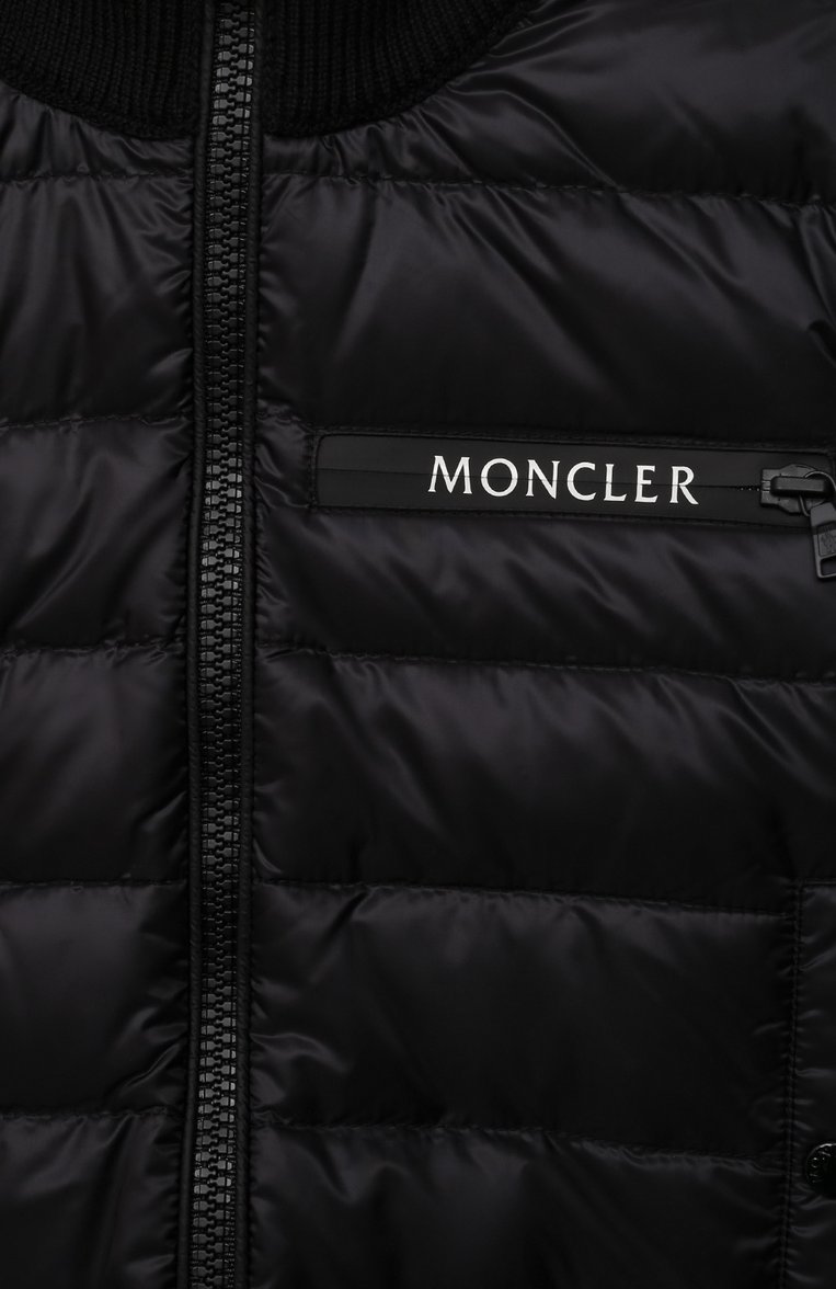 Детский утепленный кардиган MONCLER черного цвета, арт. G2-954-9B510-20-A9646/8-10A | Фото 3 (Материал подклада: Синтетический материал; Материал внешний: Шерсть; Материал утеплителя: Пух и перо; Рукава: Длинные; Мальчики Кросс-КТ: Толстовка-одежда; Драгоценные камни: Проставлено; Материал сплава: Проставлено; Ростовка одежда: 10 - 11 лет | 140 - 146см, 8 лет | 128 см)