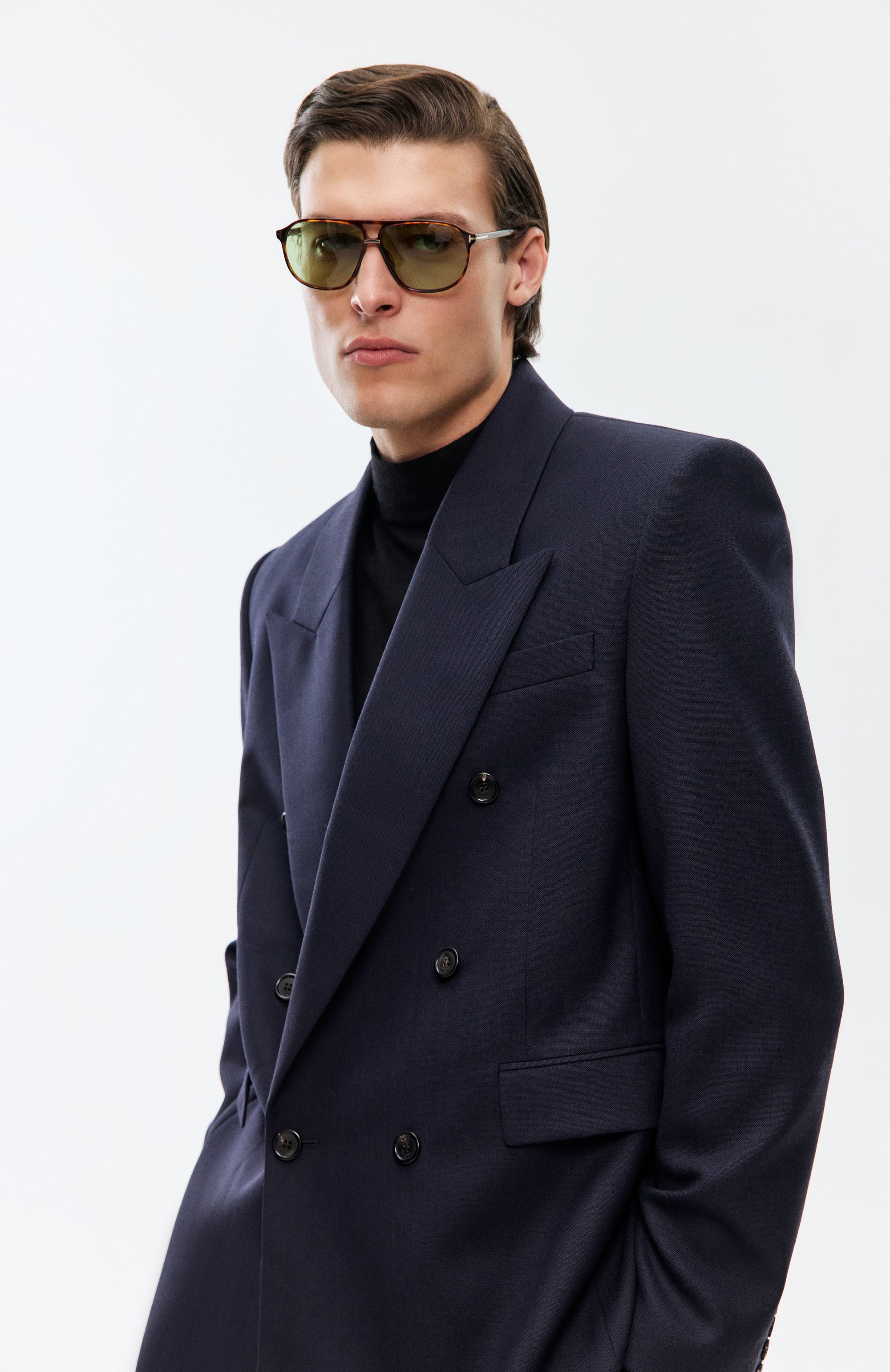 Солнцезащитные очки TOM FORD зеленого цвета по цене 54950 руб., арт. TF1026 54N, фото 6 Солнцезащитные очки TOM FORD, арт. TF1026 54N, фото 6