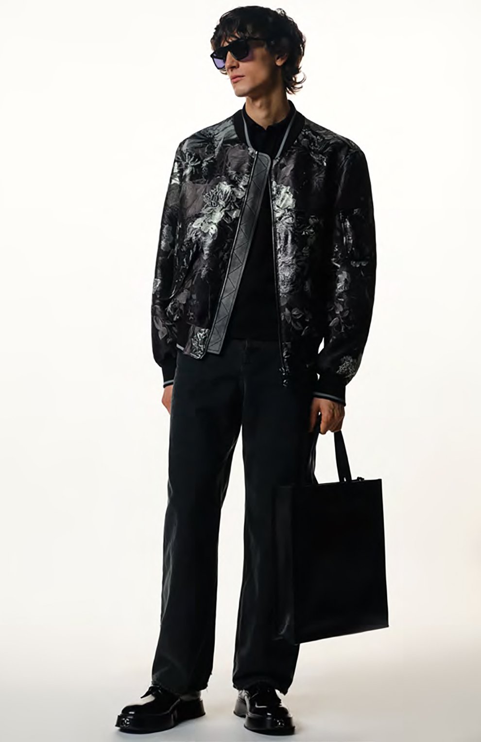 Кожаная сумка-шопер north south ALEXANDER MCQUEEN черного цвета по цене 156500 руб., арт. 668591/1AAET, фото 7 Кожаная сумка-шопер north south ALEXANDER MCQUEEN, арт. 668591/1AAET, фото 7