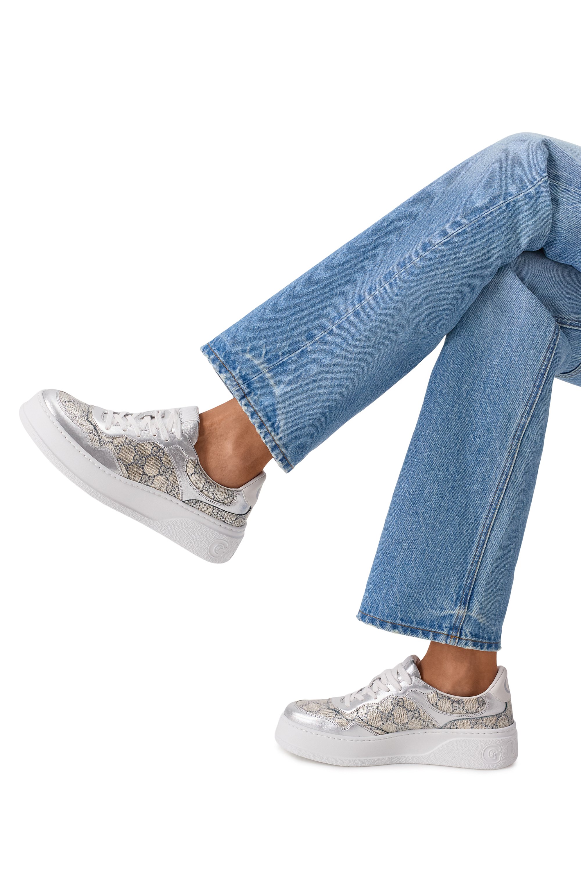 Кожаные кеды GUCCI серебряного цвета по цене 119500 руб., арт. 813197/FAD2E, фото 2 Кожаные кеды GUCCI, арт. 813197/FAD2E, фото 2