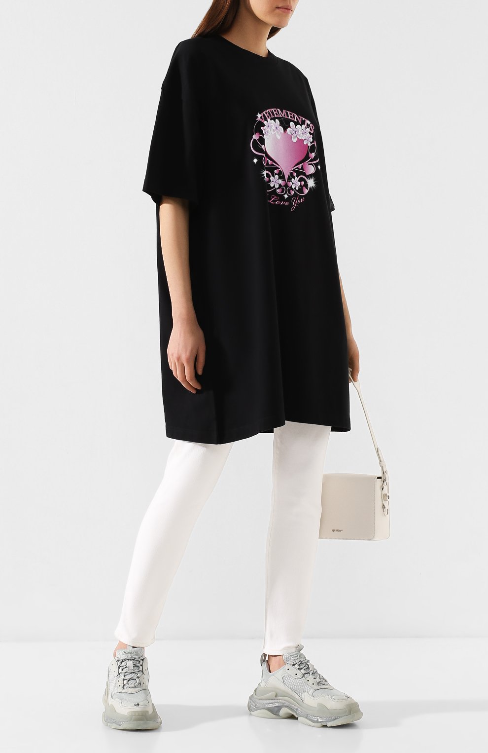 Хлопковая футболка VETEMENTS черного цвета по цене 29350 руб., арт. UAH20TR658/W, фото 2 Хлопковая футболка VETEMENTS, арт. UAH20TR658/W, фото 2