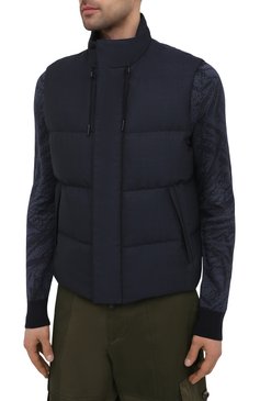 Мужской пуховый жилет ZEGNA синего цвета, арт. UWT97/W116 | Фото 3 (Материал подклада: Синтетический материал; Длина (верхняя одежда): Короткие; Материал утеплителя: Пух и перо; Материал внешний: Шерсть; Кросс-КТ: Пуховик, Куртка; Стили: Кэжуэл; Драгоценные камни: Проставлено; Материал сплава: Проставлено; Мужское Кросс-КТ: жилеты-объемные)