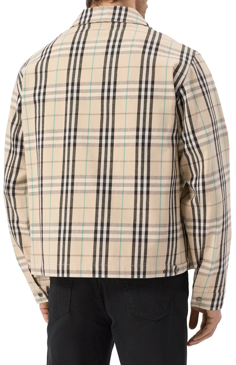 Мужская хлопковая куртка BURBERRY бежевого цвета, арт. 8101040 | Фото 4 (Материал внешний: Хлопок; Рукава: Длинные; Длина (верхняя одежда): Короткие; Кросс-КТ: Куртка, Легкие; Стили: Кэжуэл; Автоматизация состава: Проставлено; Автоматизация ТО: Проставлено)