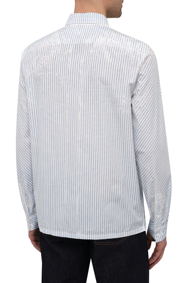 Мужская хлопковая рубашка PRADA голубого цвета, арт. UCN123-1YKG-F0076-192 | Фото 4 (Материал внешний: Хлопок; Рукава: Длинные; Длина (для топов): Стандартные; Принт: Полоска; Воротник: Кент; Стили: Кэжуэл; Случай: Повседневный; Рубашки М: Classic Fit; Манжеты: На пуговицах; Автоматизация ТО: Проставлено; Автоматизация состава: Проставлено; Детали: Декор)