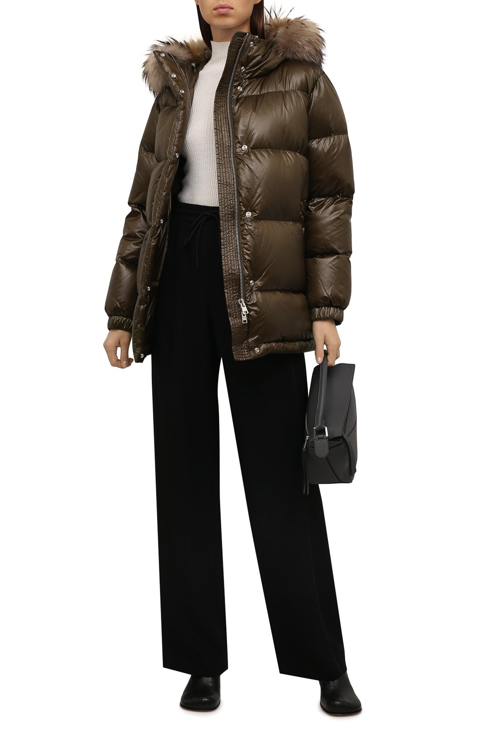 Пуховик WOOLRICH темно-зеленого цвета по цене 117500 руб., арт. CFWW0U0584FR/UT1702, фото 2 Пуховик WOOLRICH, арт. CFWW0U0584FR/UT1702, фото 2