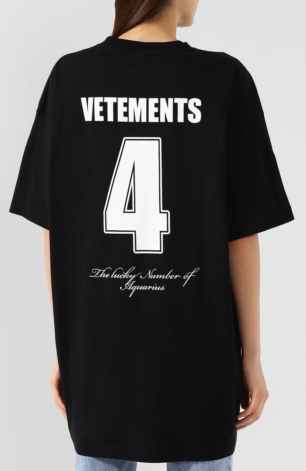 Хлопковая футболка VETEMENTS черного цвета по цене 53950 руб., арт. UAH20TR901/W, фото 4 Хлопковая футболка VETEMENTS, арт. UAH20TR901/W, фото 4