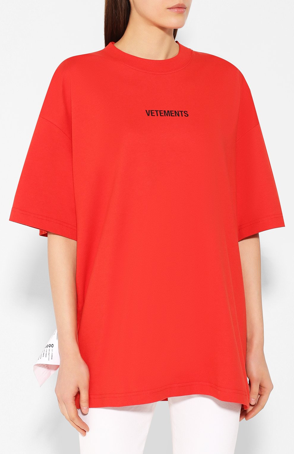 Хлопковая футболка VETEMENTS красного цвета по цене 16450 руб., арт. UAH20TR611/W, фото 3 Хлопковая футболка VETEMENTS, арт. UAH20TR611/W, фото 3