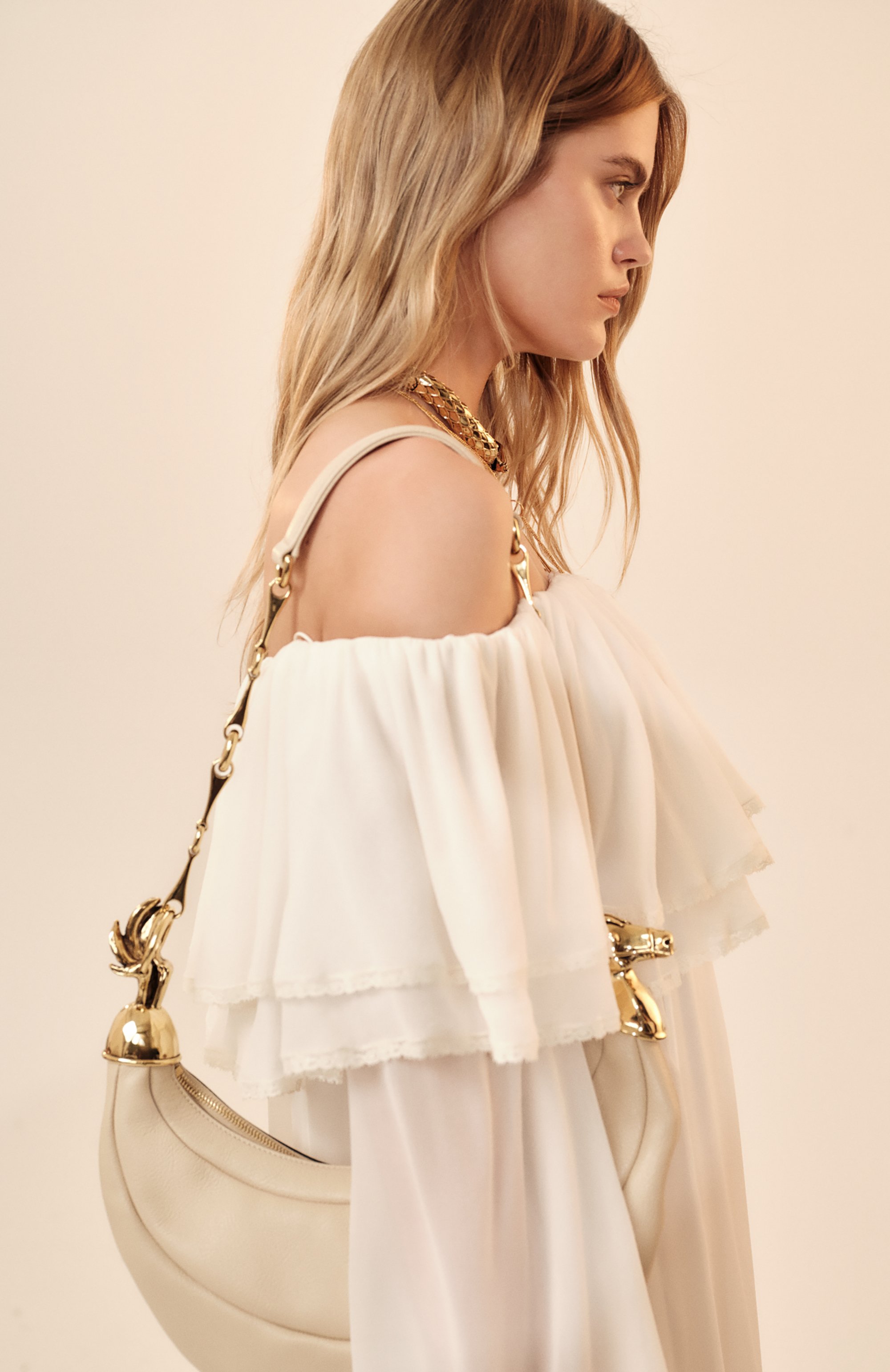 Сумка chain horse CHLOÉ кремового цвета по цене 598000 руб., арт. CHC24AS354N86, фото 8 Сумка chain horse CHLOÉ, арт. CHC24AS354N86, фото 8