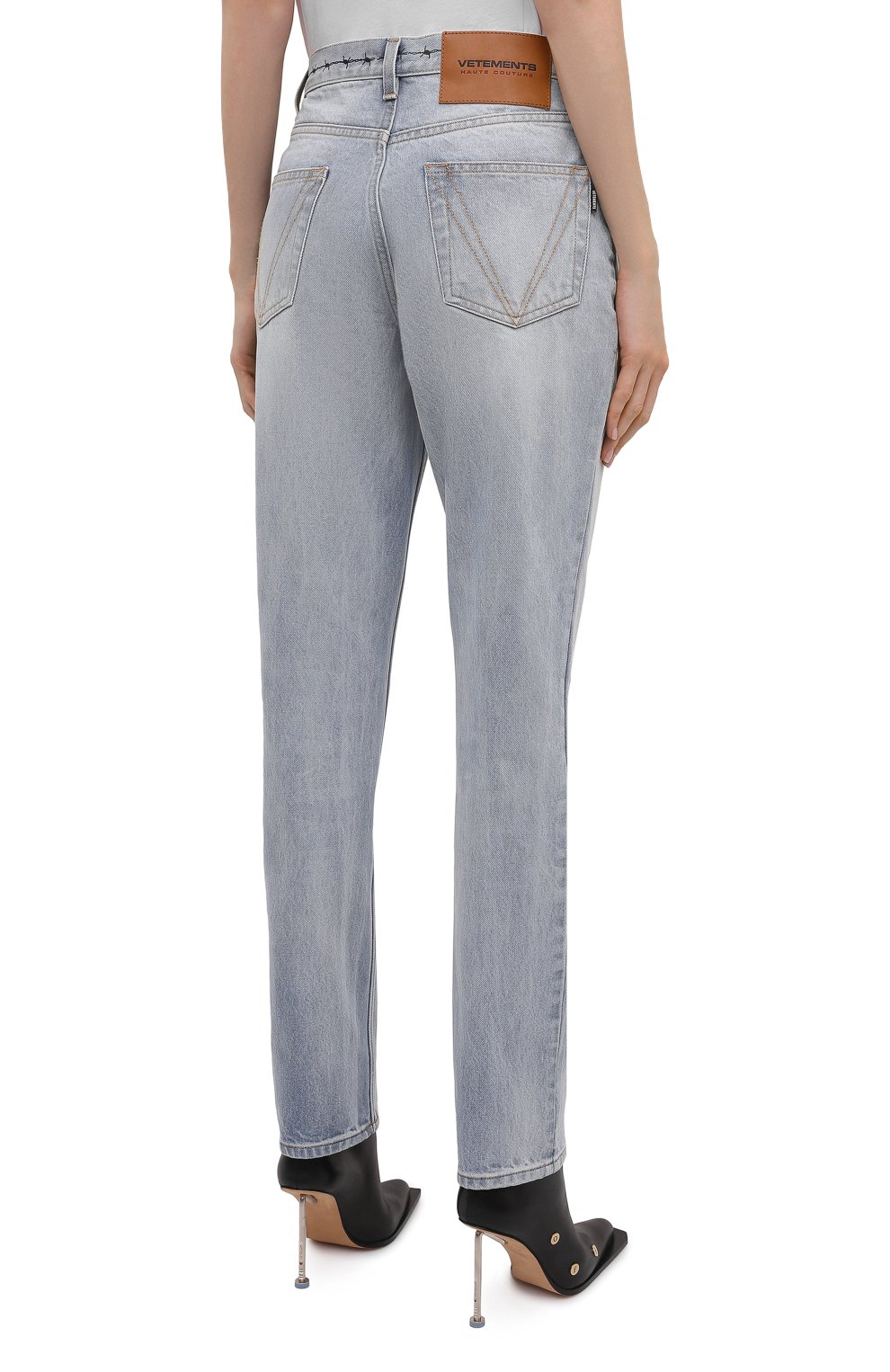 Джинсы VETEMENTS голубого цвета по цене 144000 руб., арт. WA52PA700B 2803/LIGHT BLUE, фото 4 Джинсы VETEMENTS, арт. WA52PA700B 2803/LIGHT BLUE, фото 4