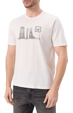 Мужская хлопковая футболка C.P. COMPANY белого цвета, арт. 18CLTS048A006370W | Фото 3 (Драгоценные камни: Проставлено; Материал внешний: Хлопок; Длина (для топов): Стандартные; Материал сплава: Проставлено; Рукава: Короткие; Принт: С принтом; Стили: Кэжуэл; Кросс-КТ: Джерси; Мужское Кросс-КТ: Футболка-одежда)