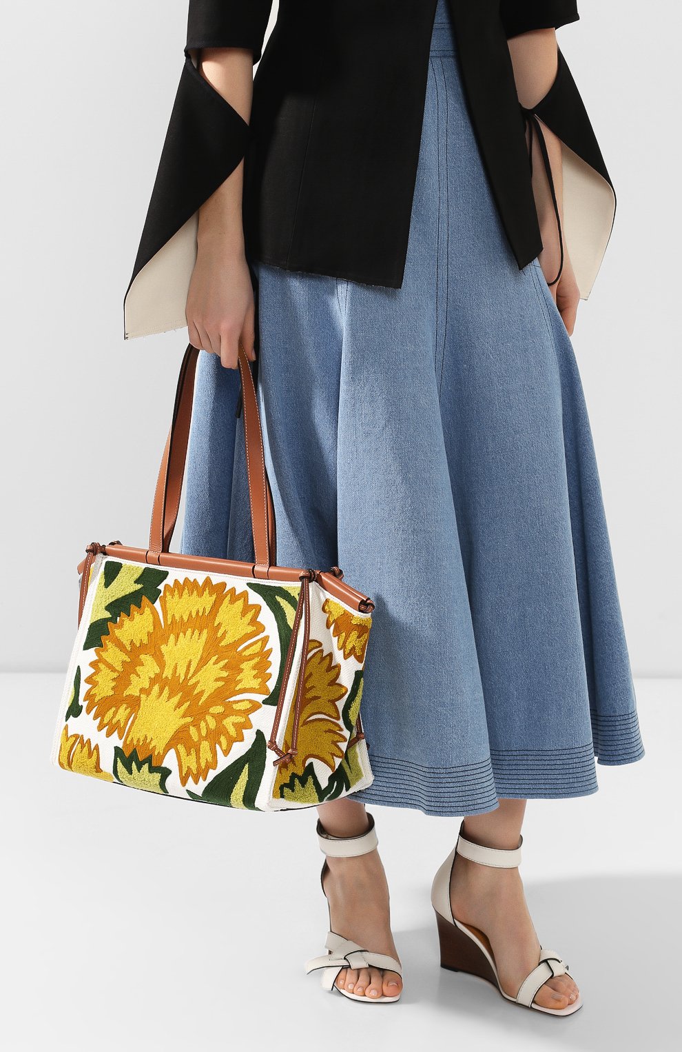 Сумка-тоут cushion LOEWE желтого цвета по цене 255000 руб., арт. 303.50AB90, фото 2 Сумка-тоут cushion LOEWE, арт. 303.50AB90, фото 2