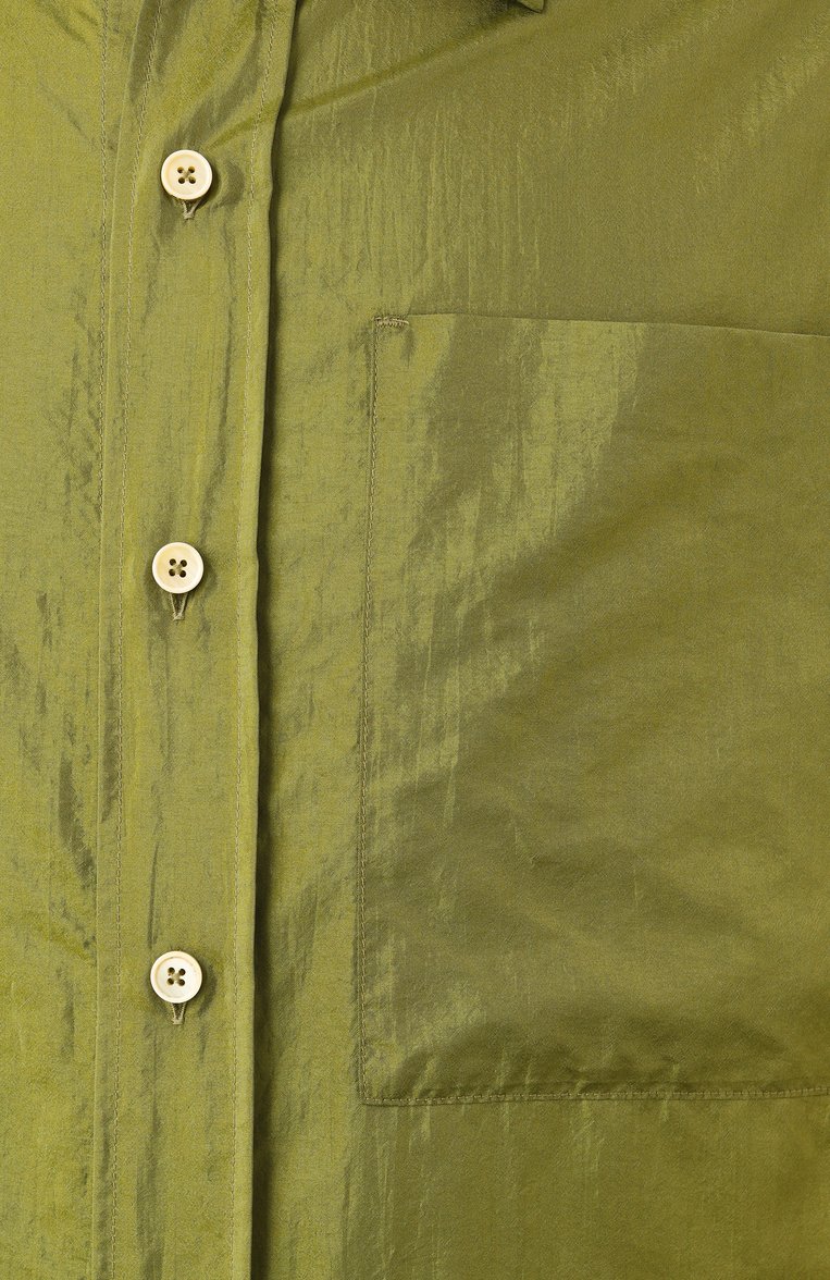 Мужская рубашка JIL SANDER салатового цвета, арт. J47DL0171-J70003 | Фото 6 (Материал внешний: Шелк, Синтетический материал; Длина (для топов): Стандартные; Материал сплава: Проставлено; Драгоценные камни: Проставлено; Рукава: Длинные; Стили: Минимализм, Кэжуэл; Принт: Однотонные; Воротник: Кен�т; Манжеты: На пуговицах; Случай: Повседневный)