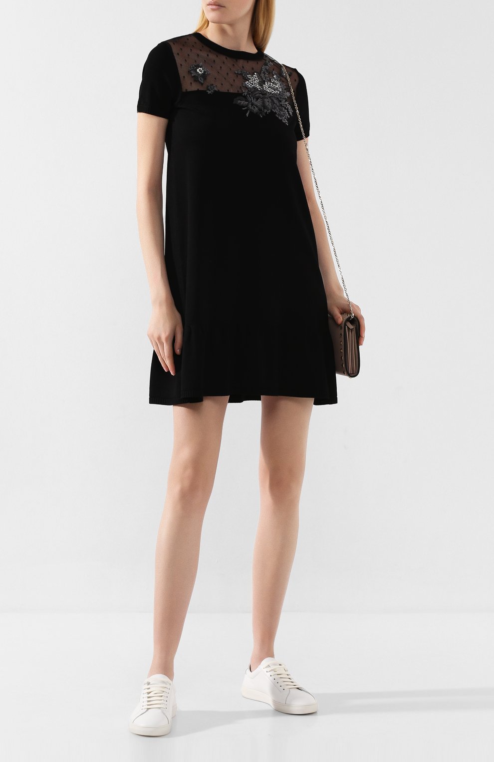 Платье из вискозы REDVALENTINO черного цвета по цене 52050 руб., арт. SR0KDB00/4MH, фото 2 Платье из вискозы REDVALENTINO, арт. SR0KDB00/4MH, фото 2