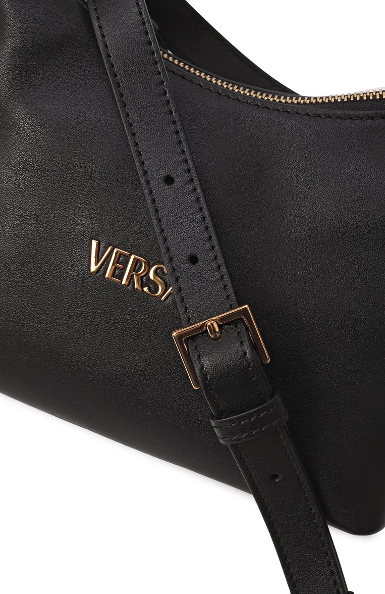 Женская сумка versace tag VERSACE черного цвета, арт. 1018302/1A13171 | Фото 3 (Драгоценные камни: Проставлено; Ремень/цепочка: На ремешке; Материал: Натуральная кожа; Размер: small; Материал сплава: Проставлено)