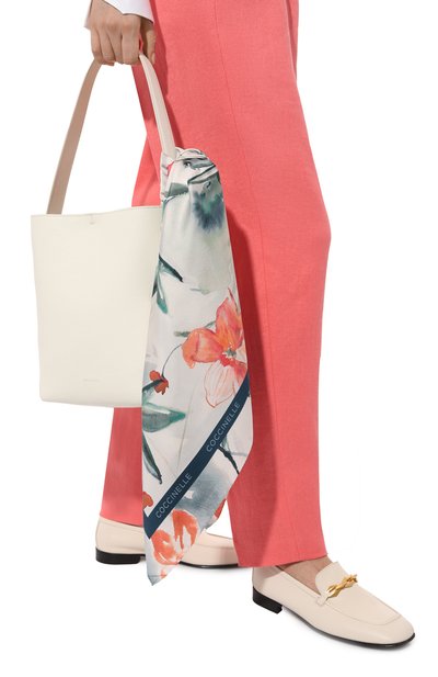 Шелковый платок COCCINELLE разноцветного цвета по цене 14500 руб., арт. E7QBZ380101, фото 3 Шелковый платок COCCINELLE, арт. E7QBZ380101, фото 3