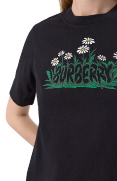 Женская хлопковая футболка BURBERRY черного цвета, арт. 8102403 | Фото 5 (Драгоценные камни: Проставлено; Длина (для топов): Стандартные; Материал сплава: Проставлено; Рукава: Короткие; Стили: Кэжуэл; Принт: С принтом; Материал внешний: Хлопок)