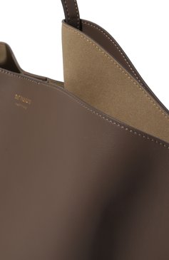 Женская сумка-тоут ann medium REE PROJECTS коричневого цвета, арт. AW22/T0TANMED1SC | Фото 3 (Размер: medium; Сумки-технические: Сумки-шопперы; Материал: Натуральная кожа; Ремень/цепочка: На ремешке; Драгоценные камни: Проставлено; Материал сплава: Проставлено; Нос: Не проставлено; Региональные ограничения белый список (Axapta Mercury): Не проставлено)