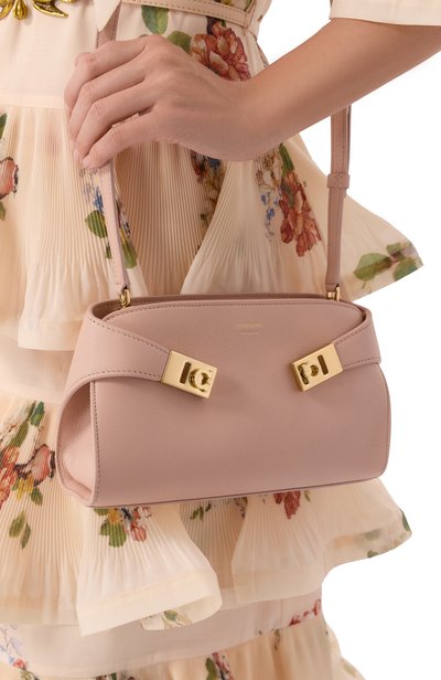 Сумка hug mini FERRAGAMO розового цвета по цене 218000 руб., арт. 218964/796607, фото 2 Сумка hug mini FERRAGAMO, арт. 218964/796607, фото 2