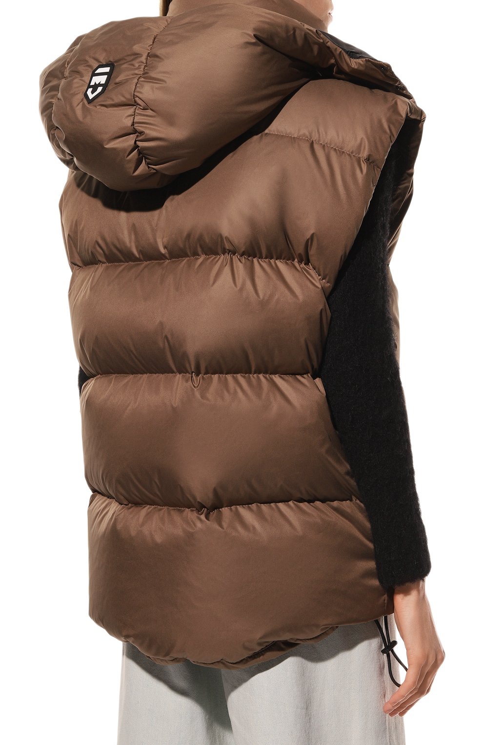 Пуховый жилет MIRA темно-бежевого цвета по цене 67650 руб., арт. MG02/L0G0PIUM/GILET, фото 4 Пуховый жилет MIRA, арт. MG02/L0G0PIUM/GILET, фото 4
