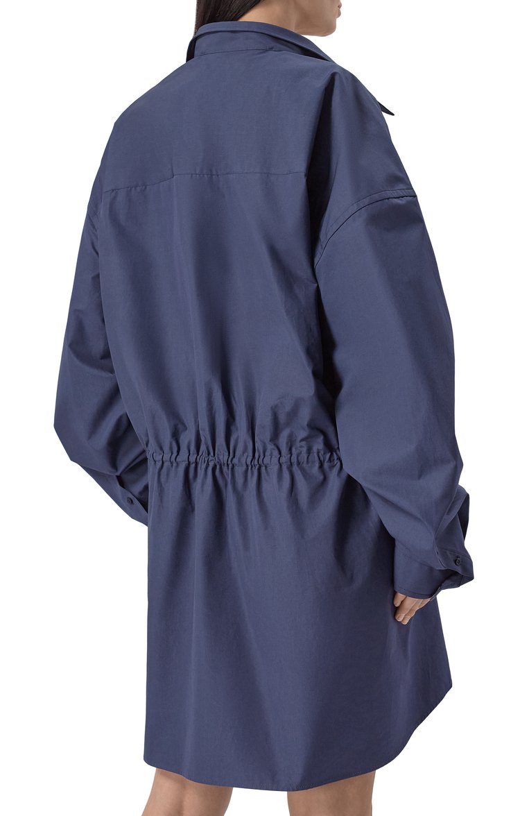 Женское хлопковое платье BALENCIAGA синего цвета, арт. 814136/TRM17 | Фото 4 (Рукава: Длинные; Материал внешний: Хлопок; Длина Ж (юбки, платья, шорты): До колена; Случай: Повседневный; Стили: Гранж; Женское Кросс-КТ: Платье-одежда)