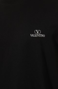 Мужская хлопковая футболка VALENTINO черного цвета, арт. 1V3MG11Z8MS | Фото 5 (Принт: Без принта; Рукава: Короткие; Длина (для топов): Стандартные; Материал сплава: Проставлено; Материал внешний: Хлопок; Драгоценные камни: Проставлено; Стили: Кэжуэл)