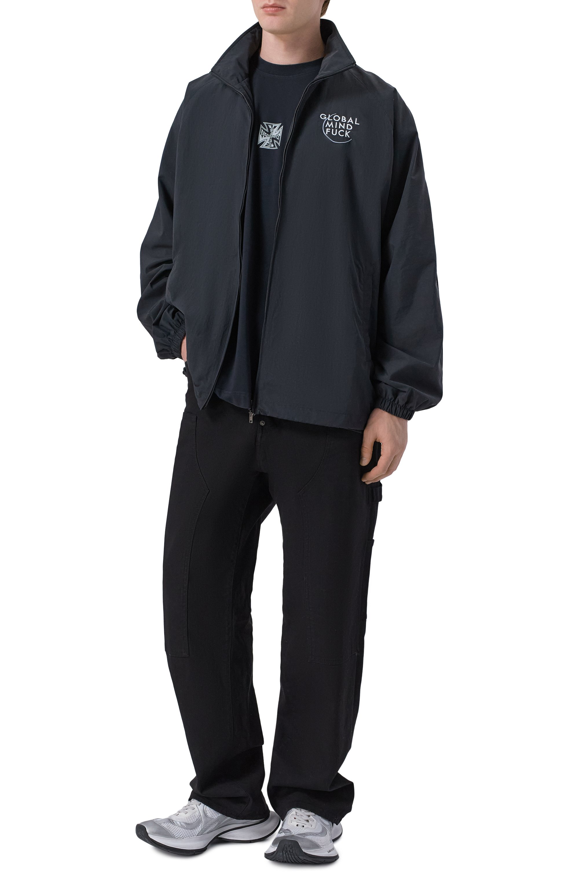 Ветровка VETEMENTS черного цвета по цене 109500 руб., арт. ME76GJ121B/26350 NYL0N, фото 2 Ветровка VETEMENTS, арт. ME76GJ121B/26350 NYL0N, фото 2