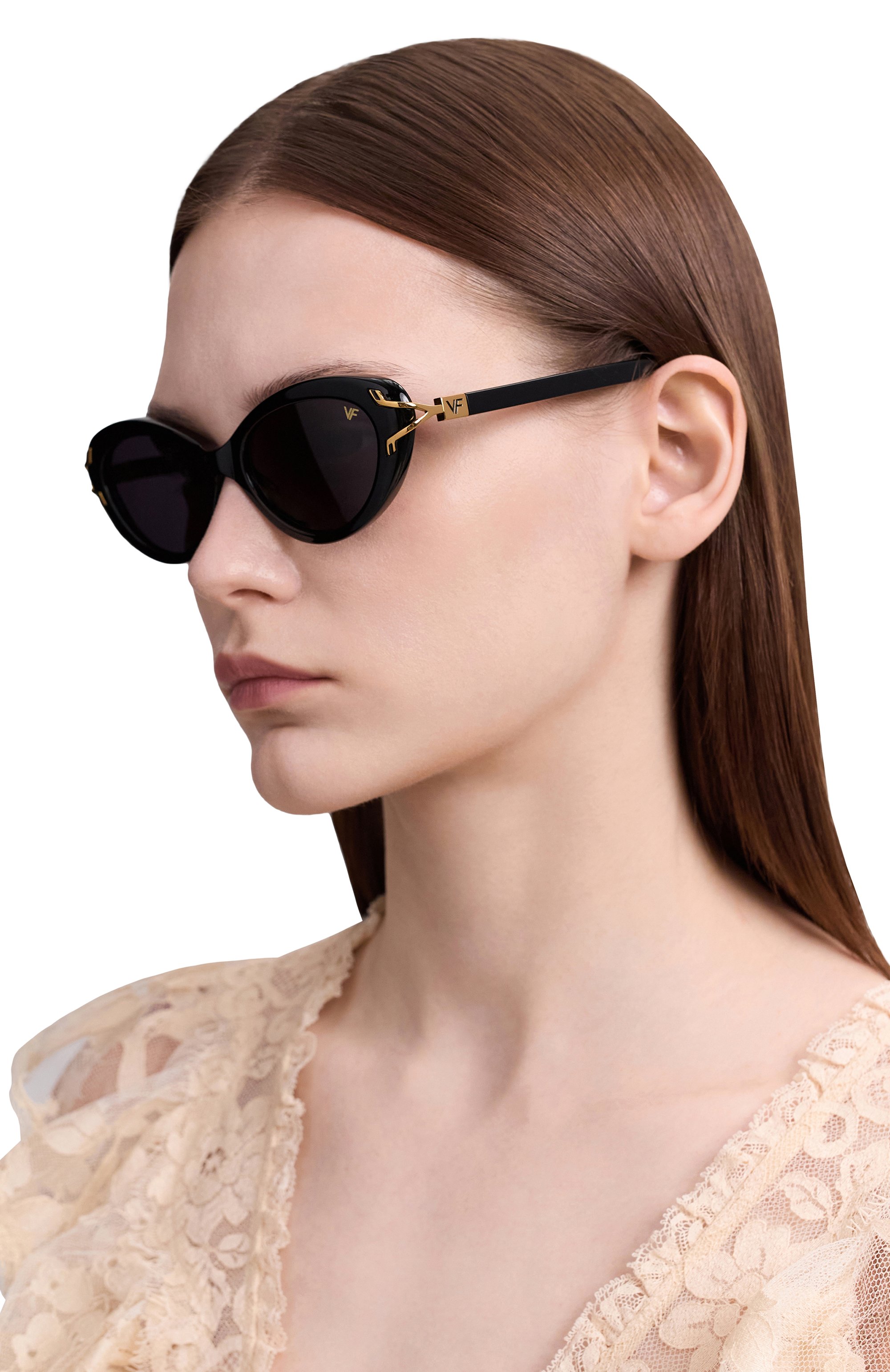 Солнцезащитные очки VINTAGE FRAMES черного цвета по цене 37500 руб., арт. CATWALK SUN BLACK, фото 2 Солнцезащитные очки VINTAGE FRAMES, арт. CATWALK SUN BLACK, фото 2