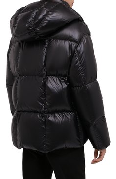 Женский пуховик parana MONCLER черного цвета, арт. G2-093-1A001-07-68950 | Фото 4 (Рукава: Длинные; Материал внешний: Синтетический материал; Региональные ограничения белый с�писок (Axapta Mercury): RU; Кросс-КТ: Пуховик; Материал сплава: Проставлено; Стили: Спорт-шик; Материал подклада: Синтетический материал; Драгоценные камни: Проставлено; Длина (верхняя одежда): Короткие; Материал утеплителя: Пух и перо)