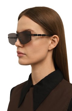 Женские солнцезащитные очки GIVENCHY черного цвета, арт. GV40043U 02A | Фото 2 (Региональные ограничения белый список (Axapta Mercury): Не проставлено; Нос: Не проставлено; Тип очков: С/з; Материал: Металл; Очки форма: Маска; Оптика Гендер: оптика-женское)