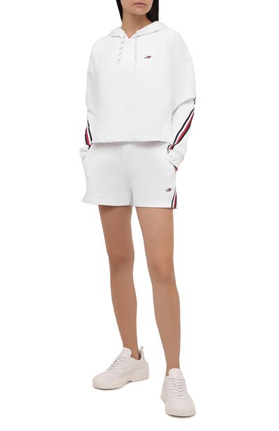 Хлопковое худи TOMMY HILFIGER белого цвета по цене 12990 руб., арт. S10S101030, фото 2 Хлопковое худи TOMMY HILFIGER, арт. S10S101030, фото 2