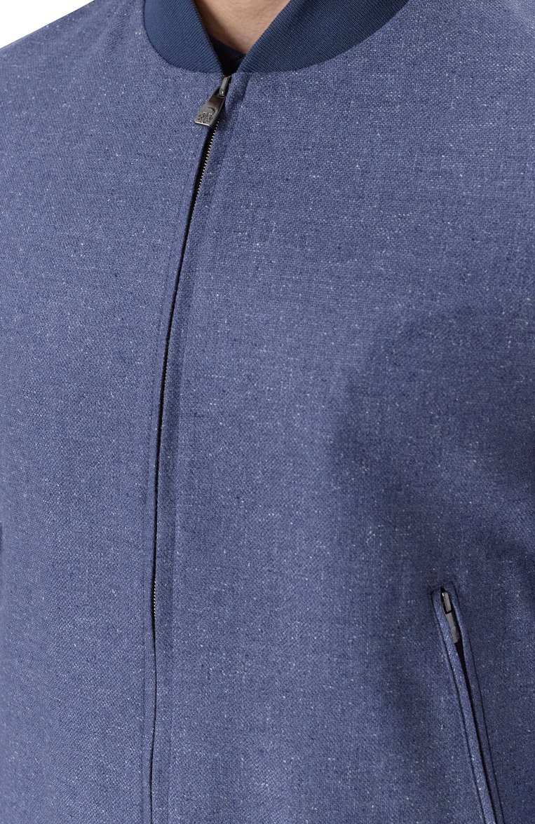 Мужской бомбер из шелка и шерсти CORNELIANI синего цвета, арт. 25L588-2518264 | Фото 5 (Материал внешний: Шерсть, Шелк; Длина (верхняя одежда): Короткие; Рукава: Длинные; Стили: Кэжуэл; Мужское Кросс-КТ: шерсть и кашемир; Принт: Без принта; Кросс-КТ: бомбер, Легкие; Детали: Без декора; Автоматизация ТО: Проставлено; Автоматизация состава: Проставлено)