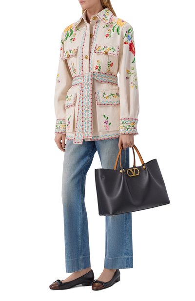 Сумка-тоут vlogo medium VALENTINO черного цвета по цене 357500 руб., арт. 8W2B0T01/LSX, фото 3 Сумка-тоут vlogo medium VALENTINO, арт. 8W2B0T01/LSX, фото 3