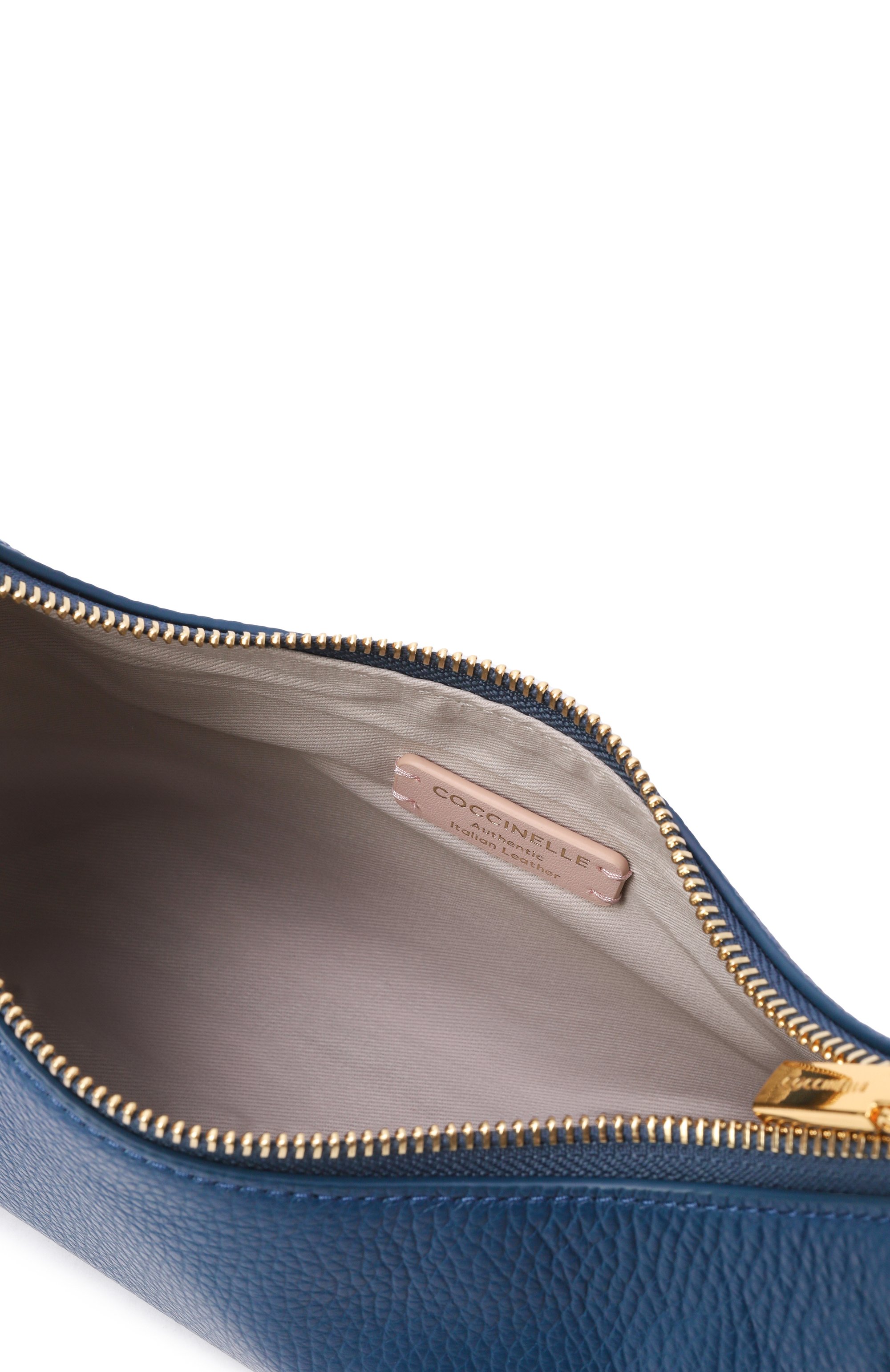 Сумка suri COCCINELLE синего цвета по цене 24150 руб., арт. E5 U8F 55 01 01, фото 5 Сумка suri COCCINELLE, арт. E5 U8F 55 01 01, фото 5