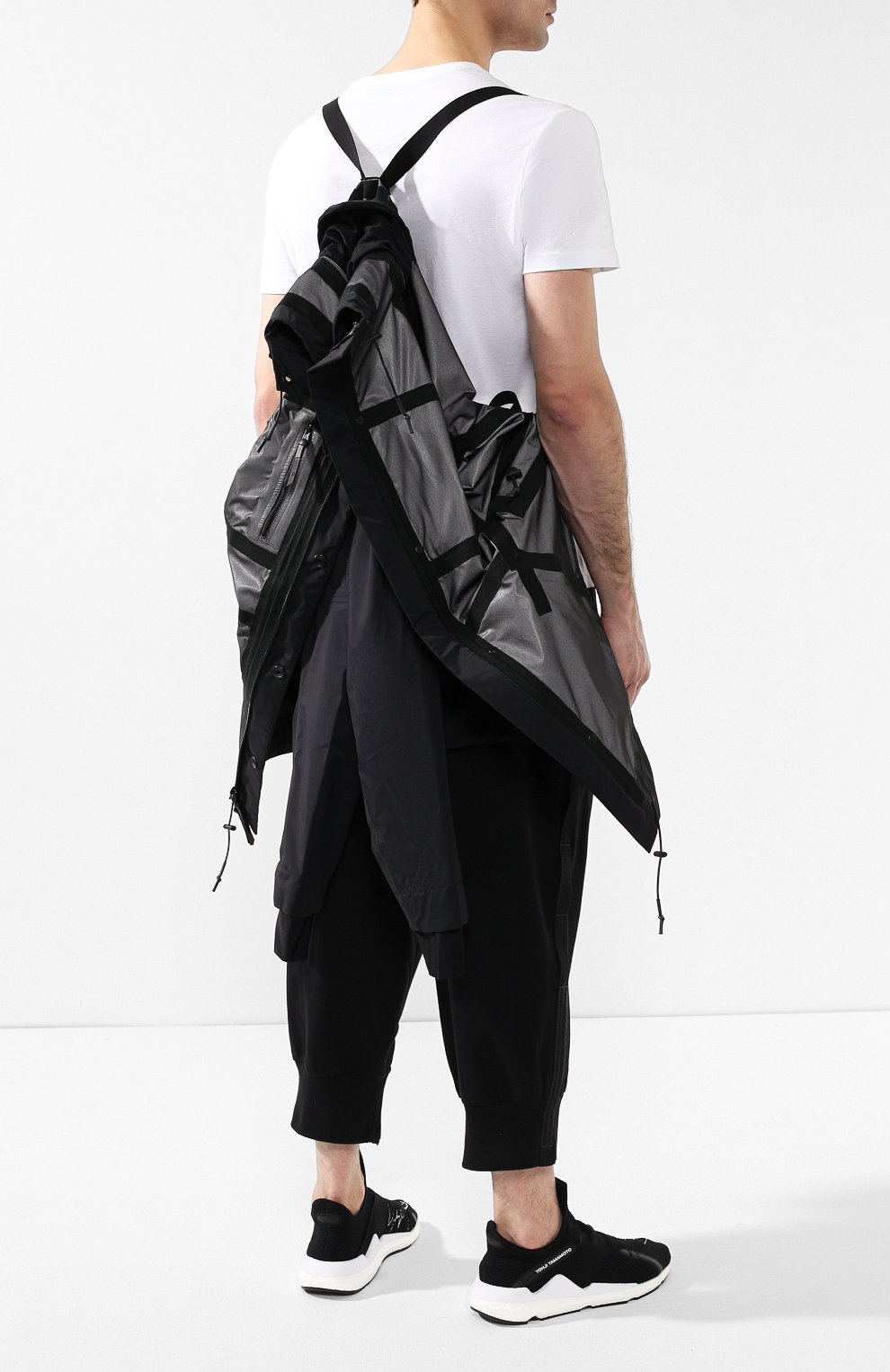 Куртка 11 BY BORIS BIDJAN SABERI черного цвета по цене 86700 руб., арт. J2C/F-1337, фото 6 Куртка 11 BY BORIS BIDJAN SABERI, арт. J2C/F-1337, фото 6