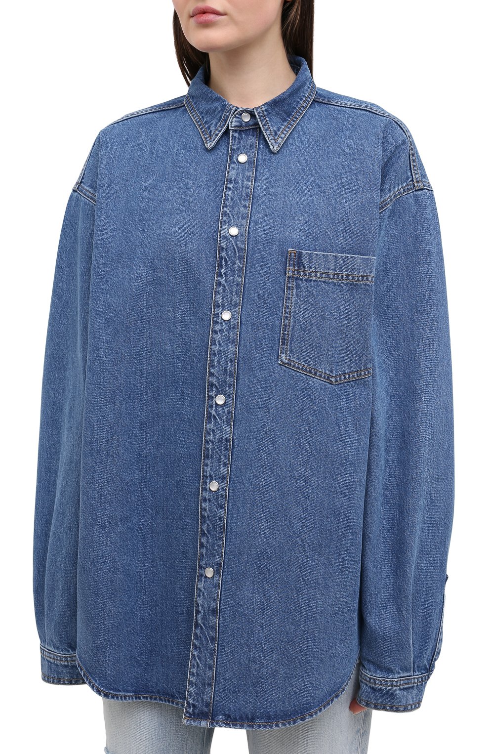 Джинсовая рубашка VETEMENTS синего цвета по цене 145500 руб., арт. UAH21SH043 2801/W, фото 3 Джинсовая рубашка VETEMENTS, арт. UAH21SH043 2801/W, фото 3