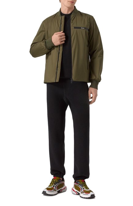Мужской бомбер MONCLER хаки цвета, арт. 1A74400/539HW | Фото 2 (Материал подклада: Синтетический материал; Длина (верхняя одежда): Короткие; Драгоценные камни: Проставлено; Материал внешний: Синтетический материал; Материал сплава: Проставлено; Рукава: Длинные)